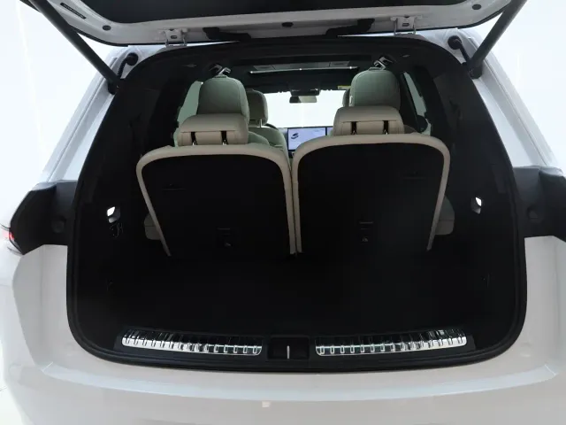 Li Auto L8 — Фото автомобиля 25