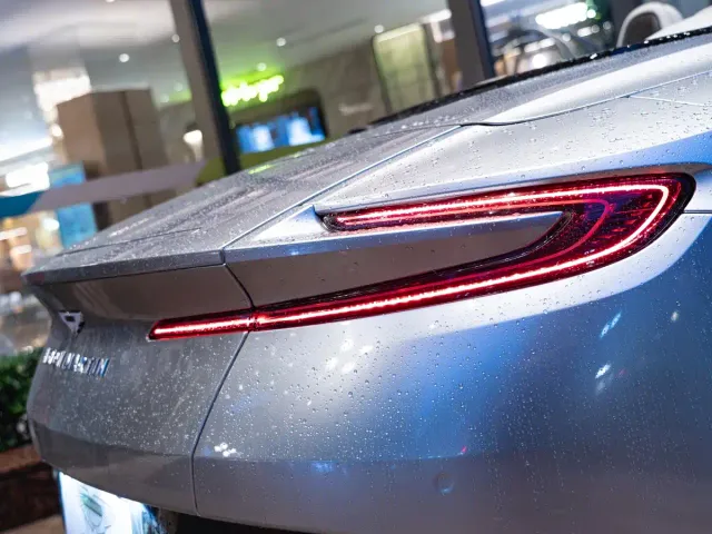 Aston Martin DB11 — Фото автомобиля 14