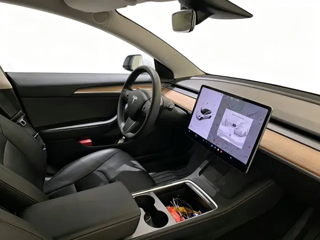 Tesla Model 3 — Фото автомобиля 6