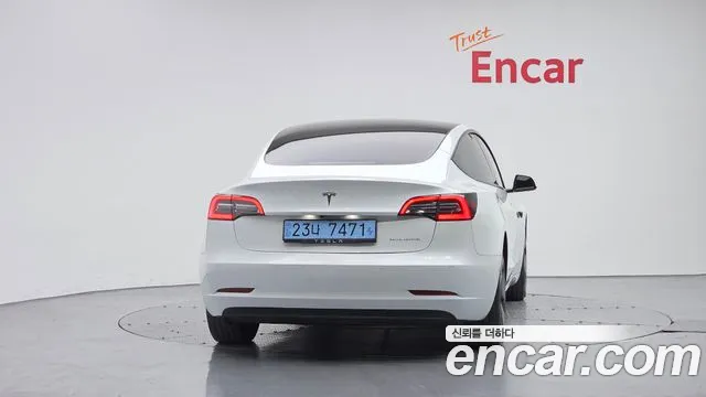 Tesla Model 3 — Фото автомобиля 4
