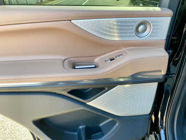 Lincoln Navigator — Фото автомобиля 15