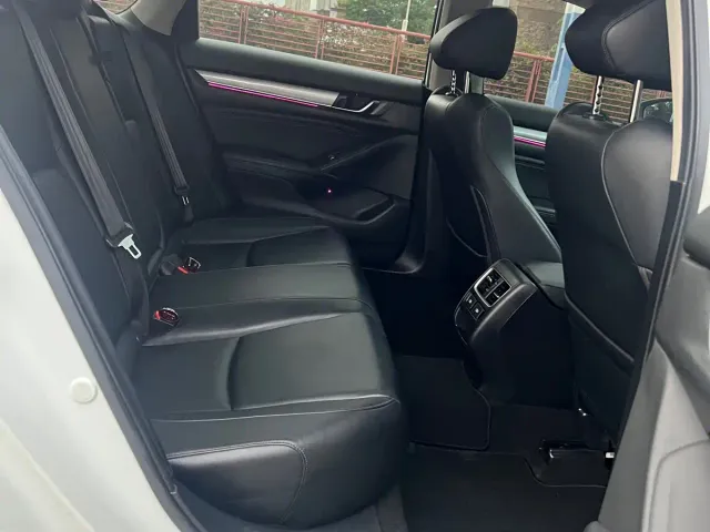 Honda Accord — Фото автомобиля 10