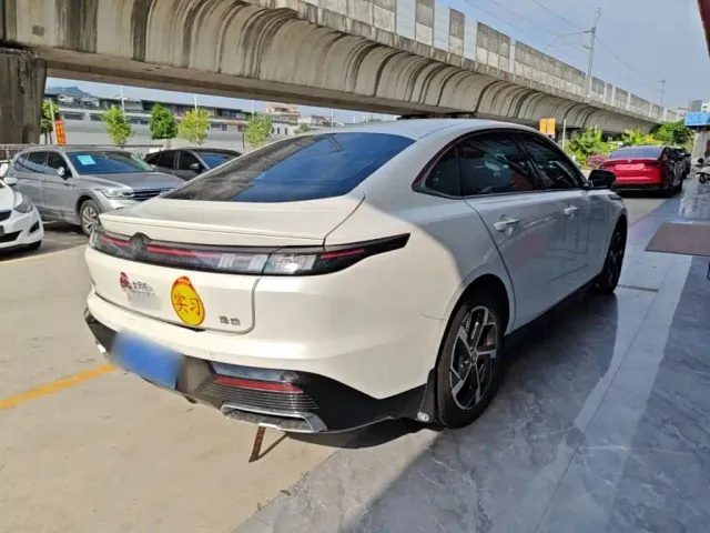 Changan Eado — Фото автомобиля 6