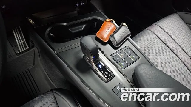 Lexus UX UX300h — Фото автомобиля 12
