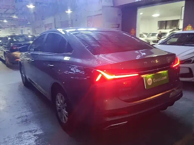 Roewe i5 — Фото автомобиля 4