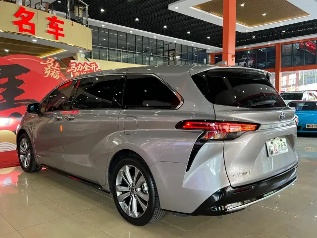 Toyota Sienna — Фото автомобиля 5