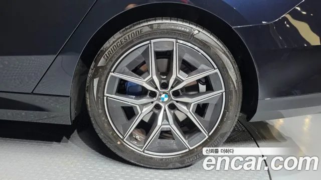 BMW 5-Series — Фото автомобиля 17