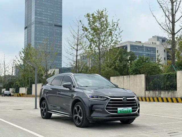 BYD Tang — Фото автомобиля 5