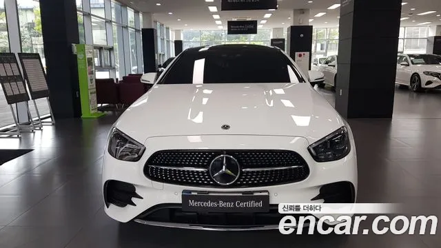 Mercedes-Benz E-Class — Фото автомобиля 3