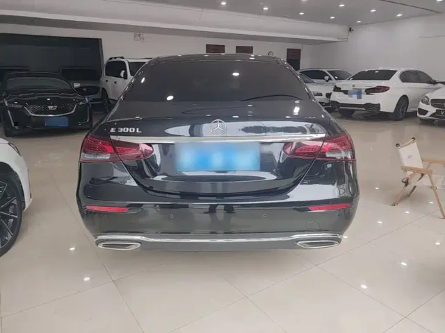 Mercedes-Benz E-Class — Фото автомобиля 5