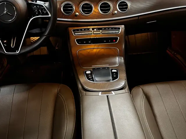 Mercedes-Benz E-Class — Фото автомобиля 6