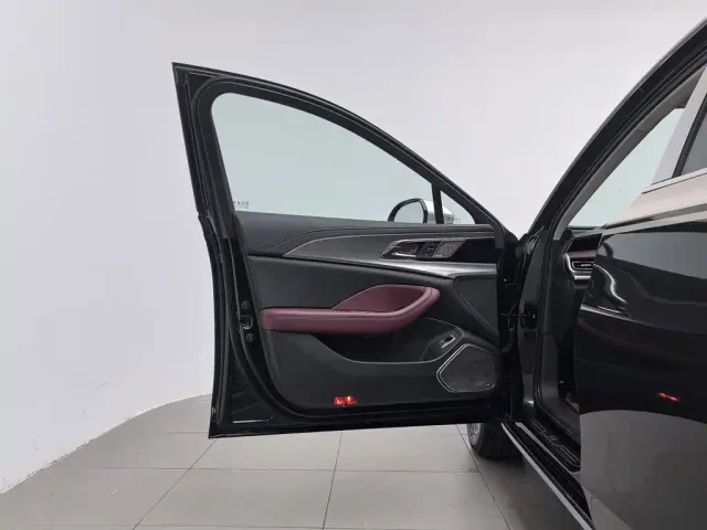 Hongqi H5 — Фото автомобиля 8