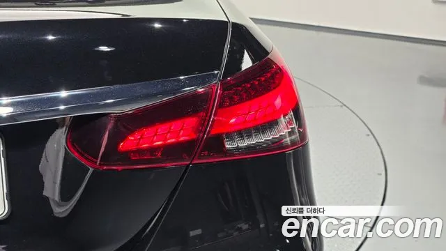Mercedes-Benz E-Class — Фото автомобиля 18
