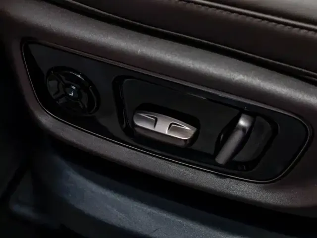 Li Auto MEGA — Фото автомобиля 14