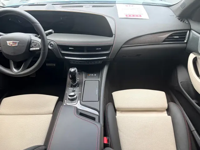 Cadillac CT5 — Фото автомобиля 9