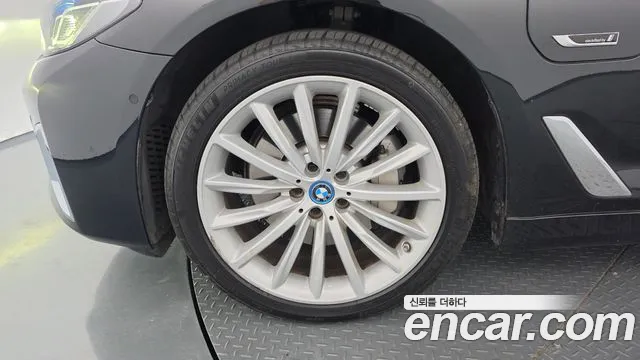 BMW 5 Series G30 — Фото автомобиля 5