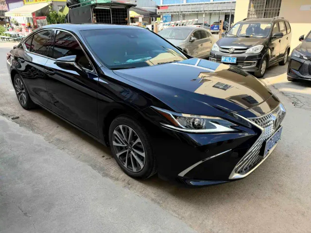 Lexus ES — Фото автомобиля 10