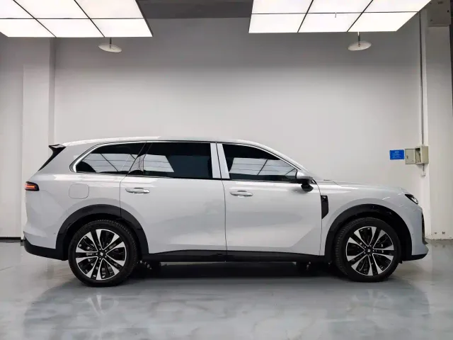 Huajing Baojun S — Фото автомобиля 4