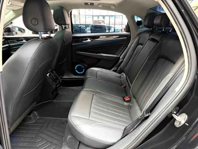 Volkswagen Passat — Фото автомобиля 6
