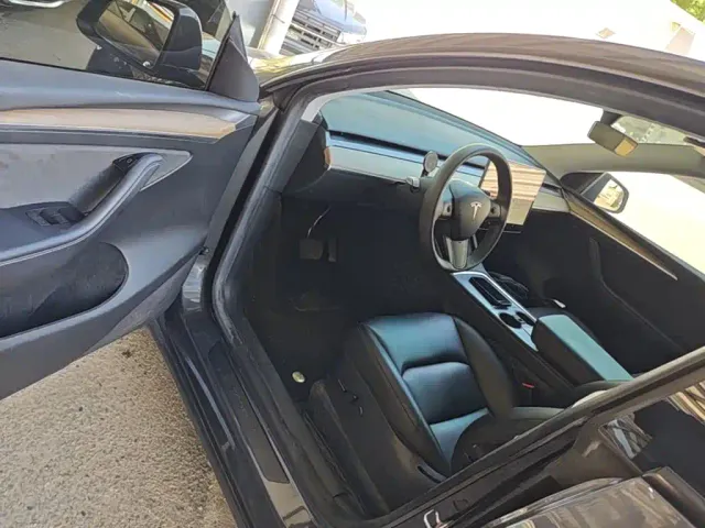 Tesla Model Y — Фото автомобиля 15