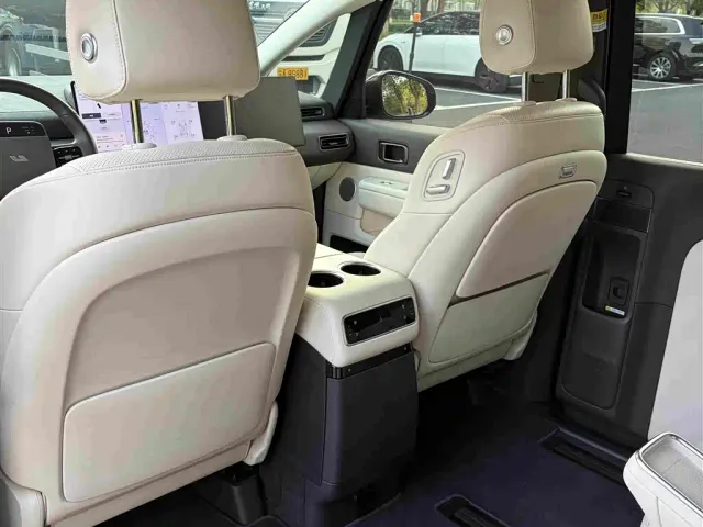 Li Auto MEGA — Фото автомобиля 16