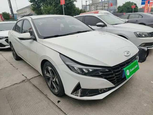 Hyundai Elantra — Фото автомобиля 3