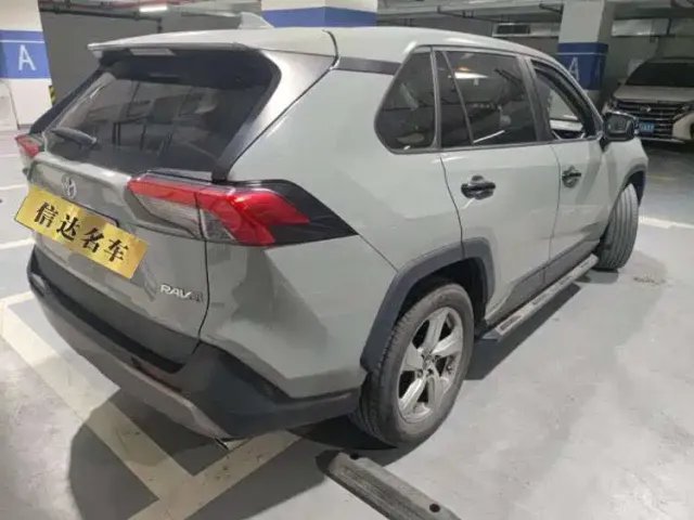 Toyota RAV4 — Фото автомобиля 3