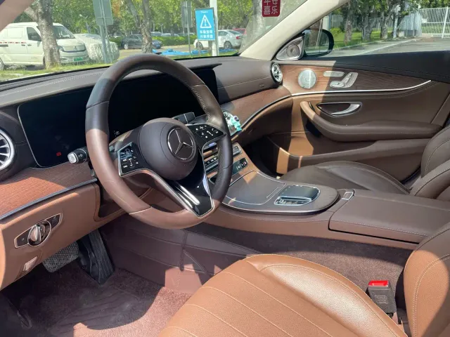 Mercedes-Benz E-Class — Фото автомобиля 7