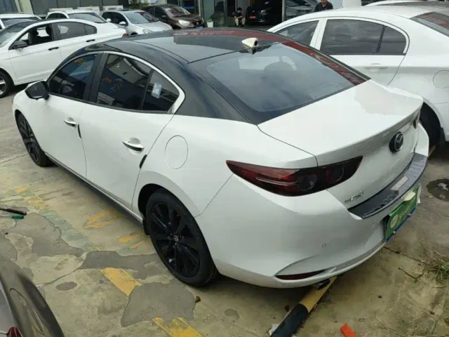 Mazda Axela — Фото автомобиля 4