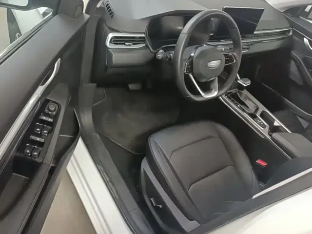 Geely Emgrand — Фото автомобиля 15