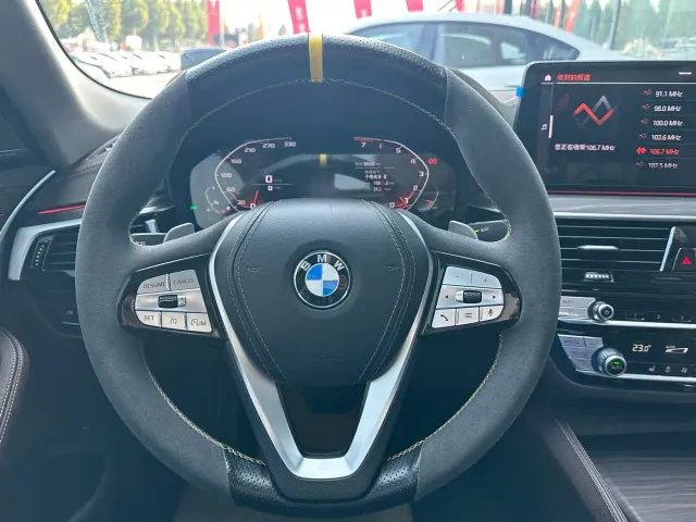 BMW 5 Series — Фото автомобиля 12