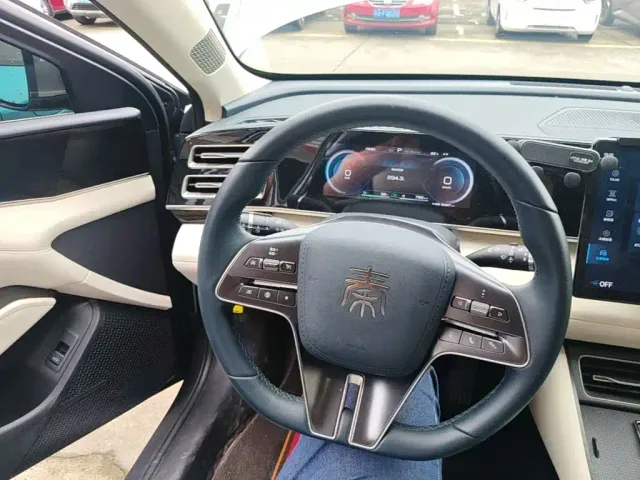 BYD Qin L — Фото автомобиля 10