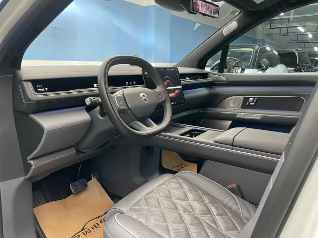 Nio ES8 — Фото автомобиля 12