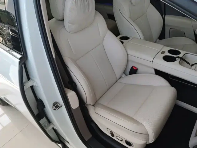 Li Auto i8 — Фото автомобиля 24
