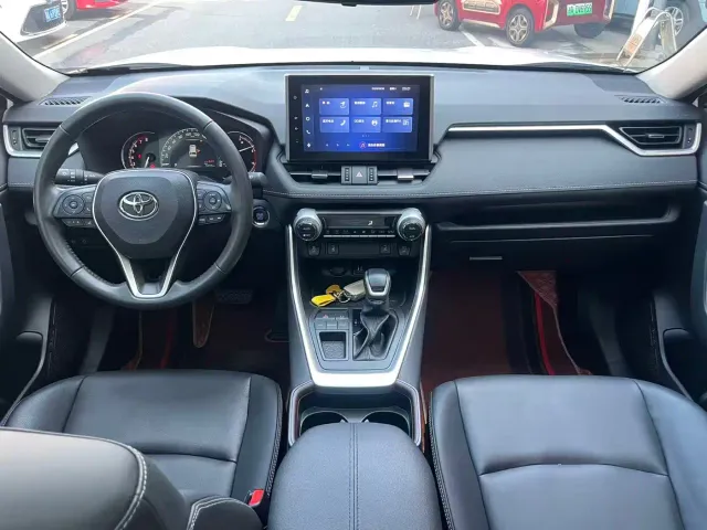 Toyota RAV4 — Фото автомобиля 10