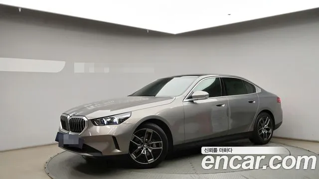 BMW 5 Series — Фото автомобиля 3