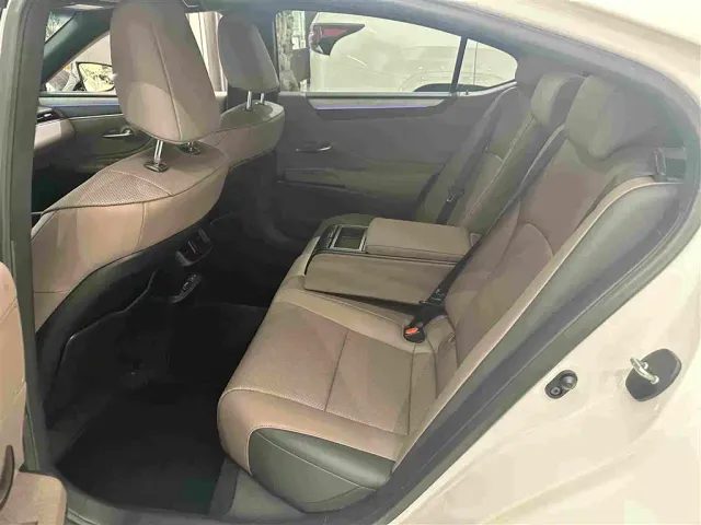 Lexus ES — Фото автомобиля 14