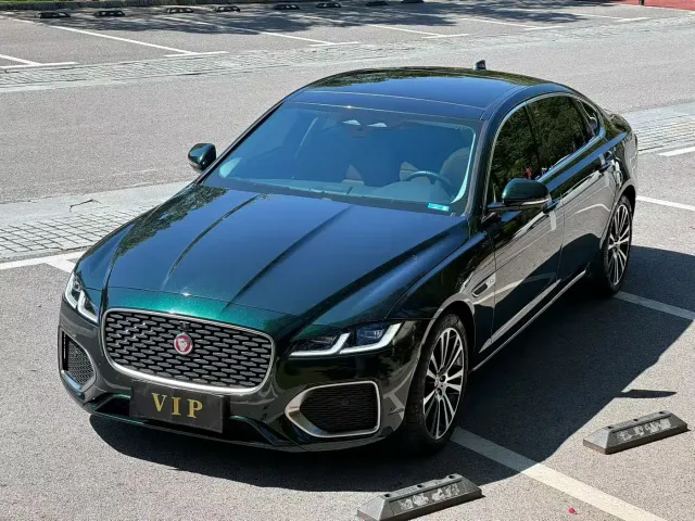 Фотография автомобиля — Jaguar XFL