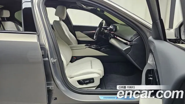 BMW 5 Series G60 — Фото автомобиля 16