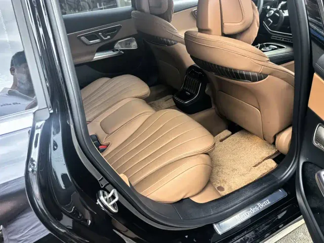 Mercedes-Benz E-Class — Фото автомобиля 3