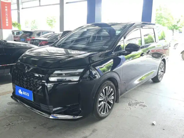 Фотография автомобиля — Wuling Starlight 730