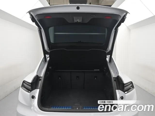 Porsche Macan Electric — Фото автомобиля 20