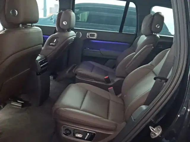 Li Auto L9 — Фото автомобиля 16