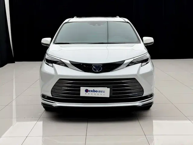 Toyota Sienna — Фото автомобиля 2
