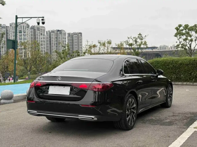 Mercedes-Benz E-Class — Фото автомобиля 15