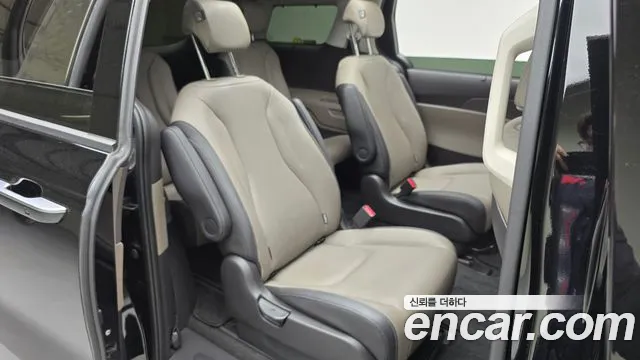 Kia Carnival — Фото автомобиля 12
