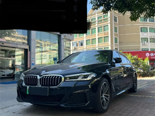 Фотография автомобиля — BMW 5 Series