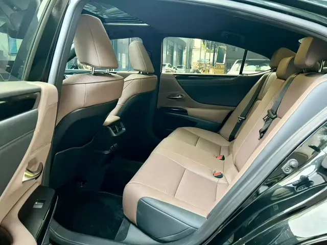 Lexus ES — Фото автомобиля 5