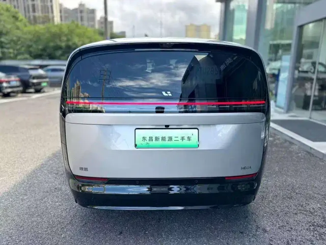 Li Auto MEGA — Фото автомобиля 3