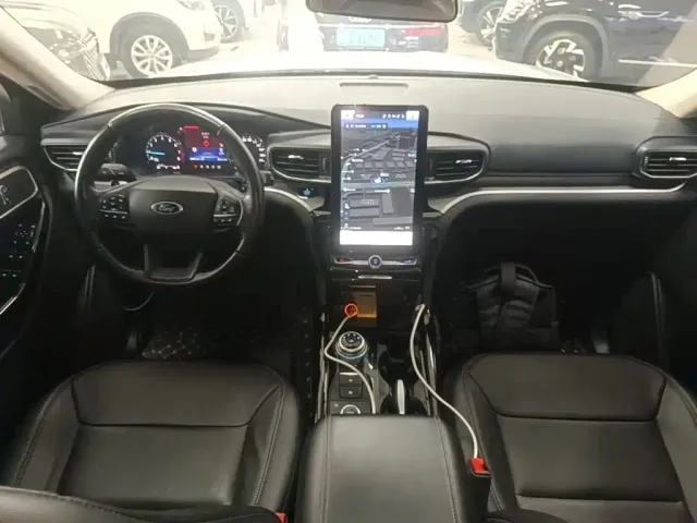 Ford Explorer — Фото автомобиля 9